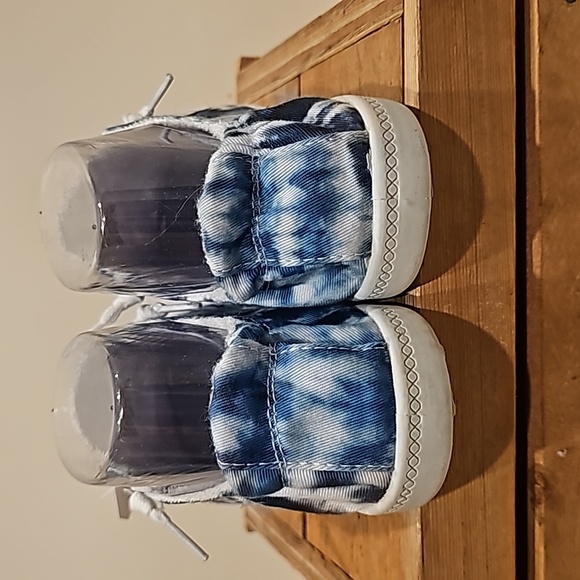 B Tye Dye Sneakers Scrunch back Blue White NWT Time and Tru - Picture 6 of 11